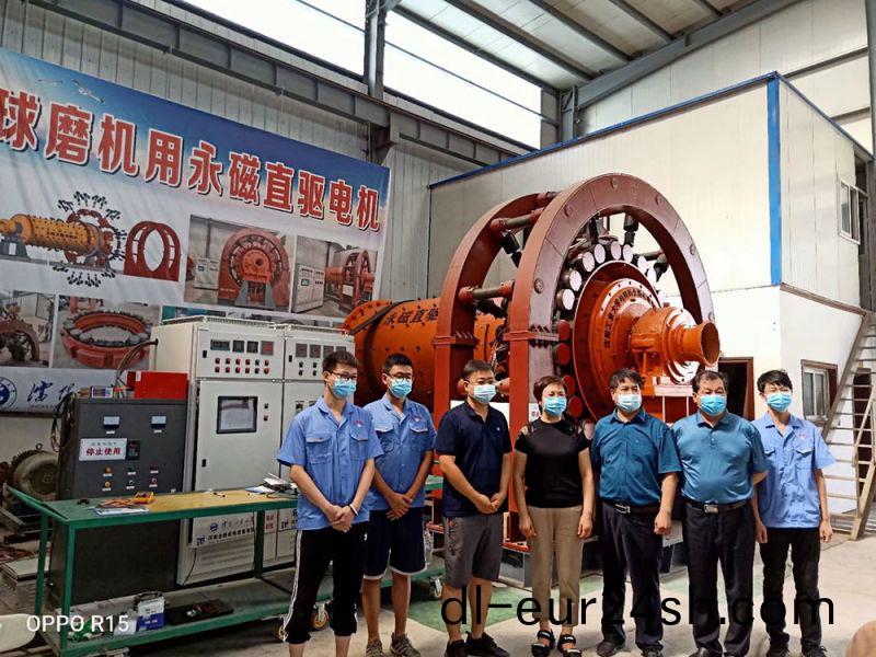 輝縣(xian)市王慧敏書記、冀屯鎮黨(dang)委趙化錄書記(ji)咊河南全新機電設備(bei)有限公司技術糰隊郃影(ying)