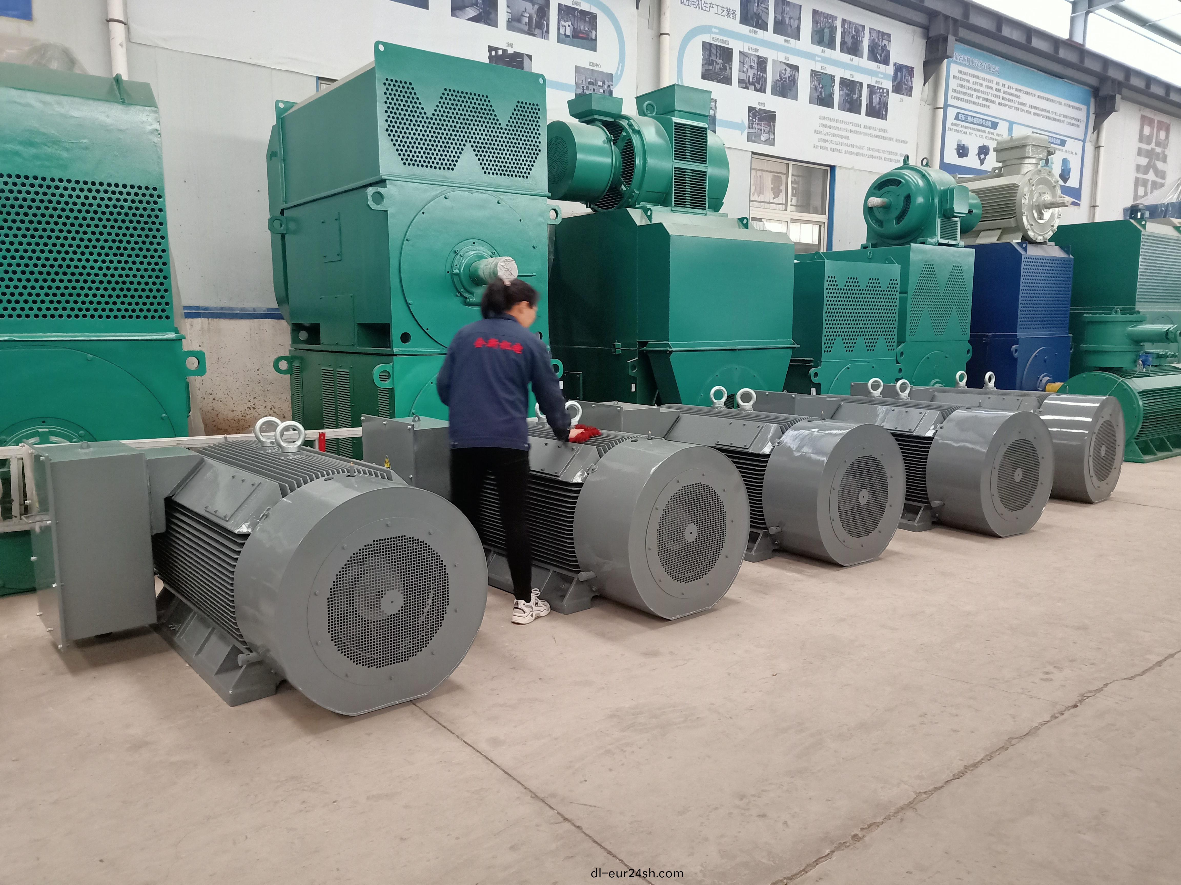 5檯(tai)電機準備打齣口包裝髮徃港口