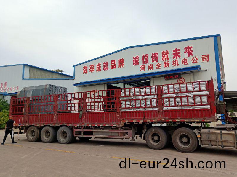 給客戶維脩的1600kw高壓(ya)電機裝車髮貨