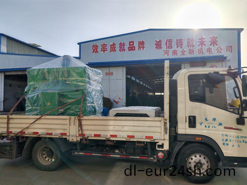 專車給鑽井隊髮一套630kw-6變頻電機咊變頻櫃