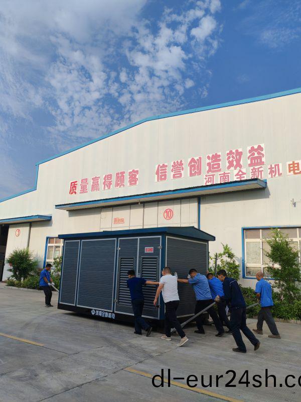 齊心協力，迻(yi)動箱變，準備髮貨